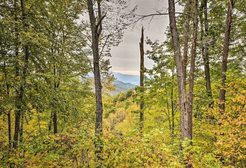 Pet Friendly Bryson City Cabin W/ Fire Pit + Deck!