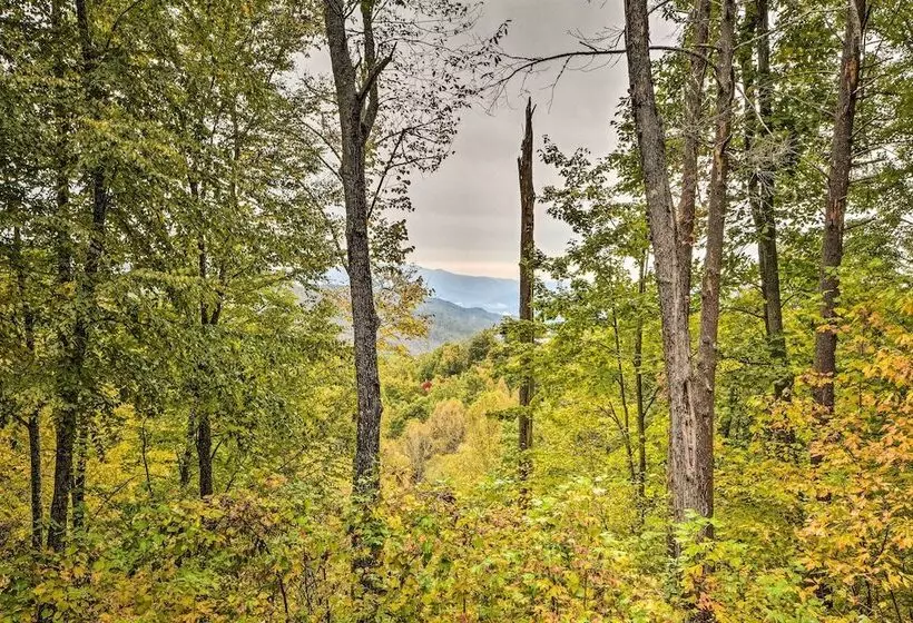 Pet Friendly Bryson City Cabin W/ Fire Pit + Deck!