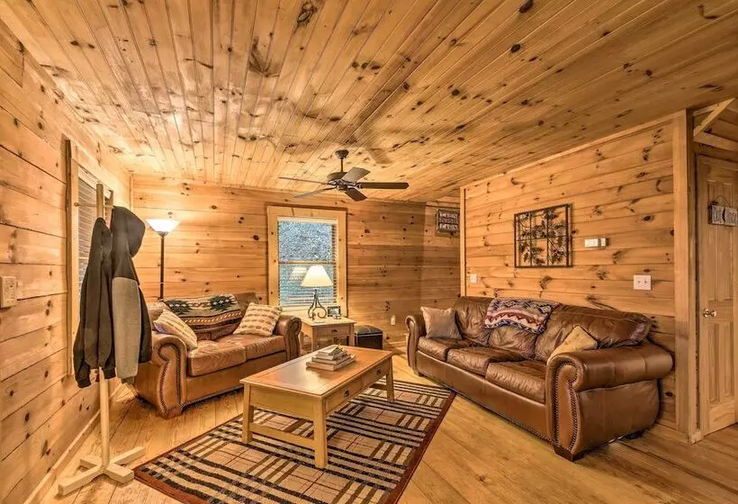 Pet Friendly Bryson City Cabin W/ Fire Pit + Deck!