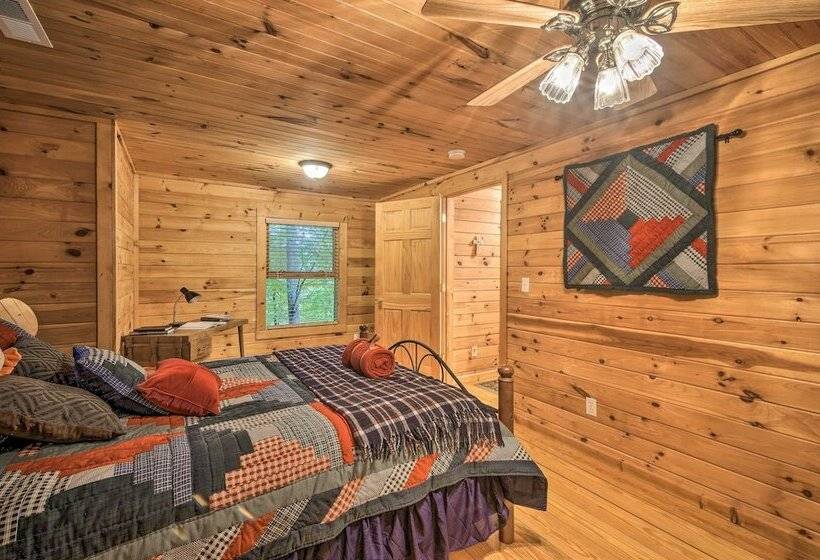 Pet Friendly Bryson City Cabin W/ Fire Pit + Deck!