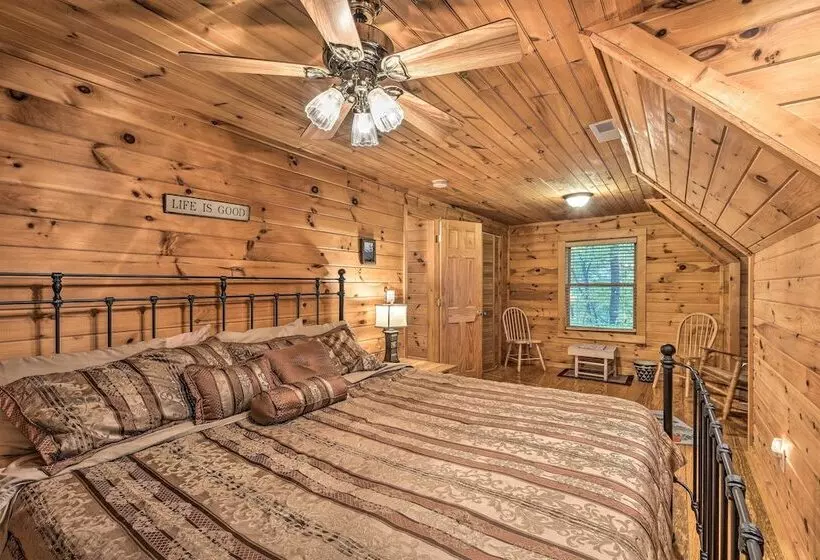 Pet Friendly Bryson City Cabin W/ Fire Pit + Deck!