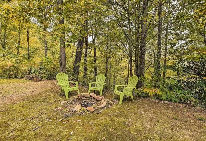 Pet Friendly Bryson City Cabin W/ Fire Pit + Deck!