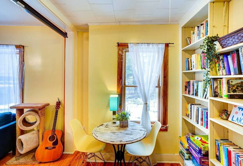 Petfriendly Canaan Home Near Queechy Lake!