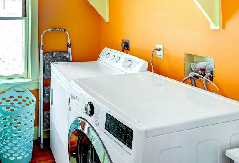 Petfriendly Canaan Home Near Queechy Lake!