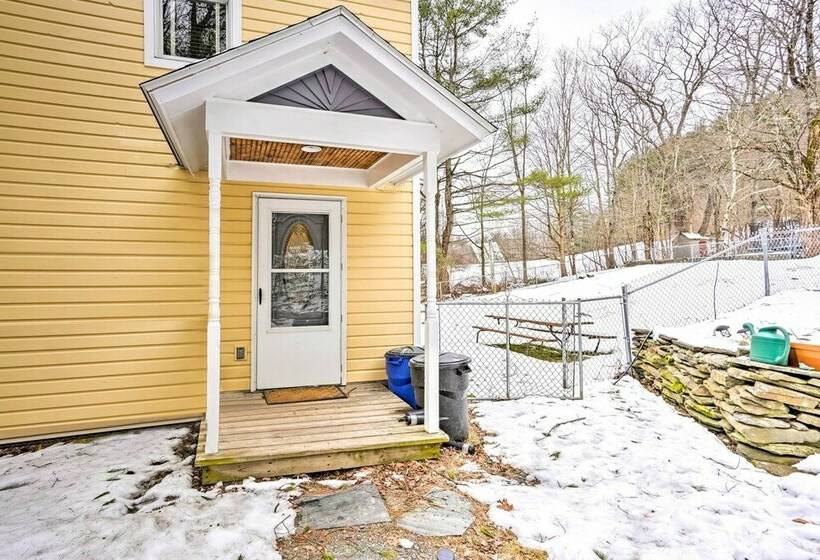 Petfriendly Canaan Home Near Queechy Lake!