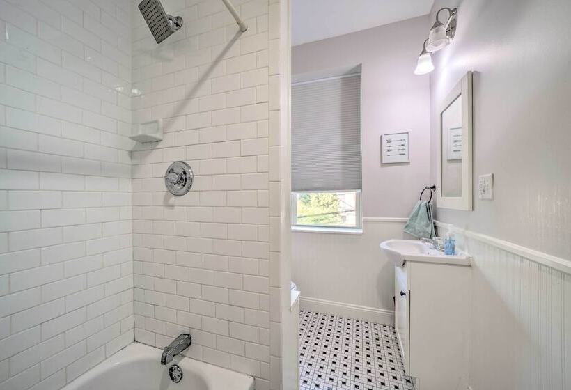 Pittsburgh Row Home: Steps To Stadiums & Dtwn!