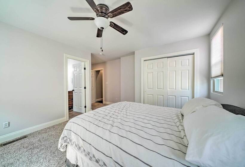 Pittsburgh Row Home: Steps To Stadiums & Dtwn!