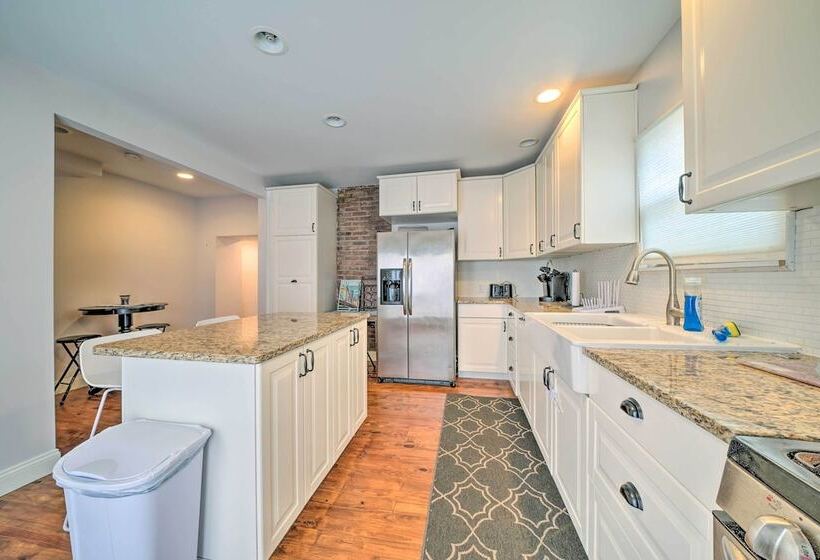 Pittsburgh Row Home: Steps To Stadiums & Dtwn!