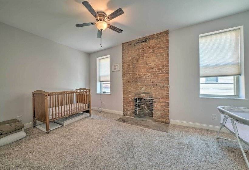 Pittsburgh Row Home: Steps To Stadiums & Dtwn!