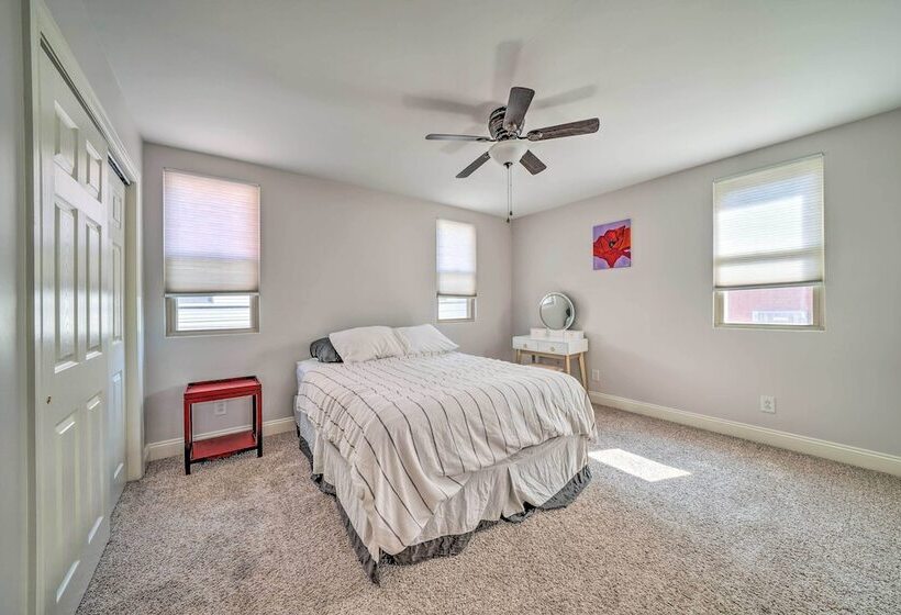 Pittsburgh Row Home: Steps To Stadiums & Dtwn!