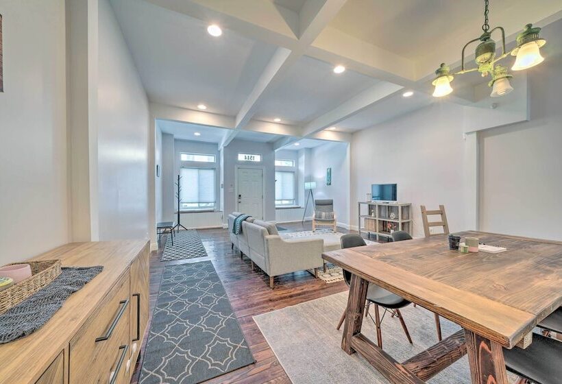 Pittsburgh Row Home: Steps To Stadiums & Dtwn!