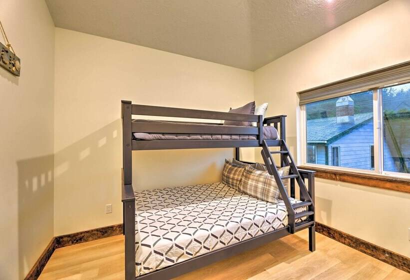 Sanderling Sea Cottages, Unit 5 W/ Ocean Views!