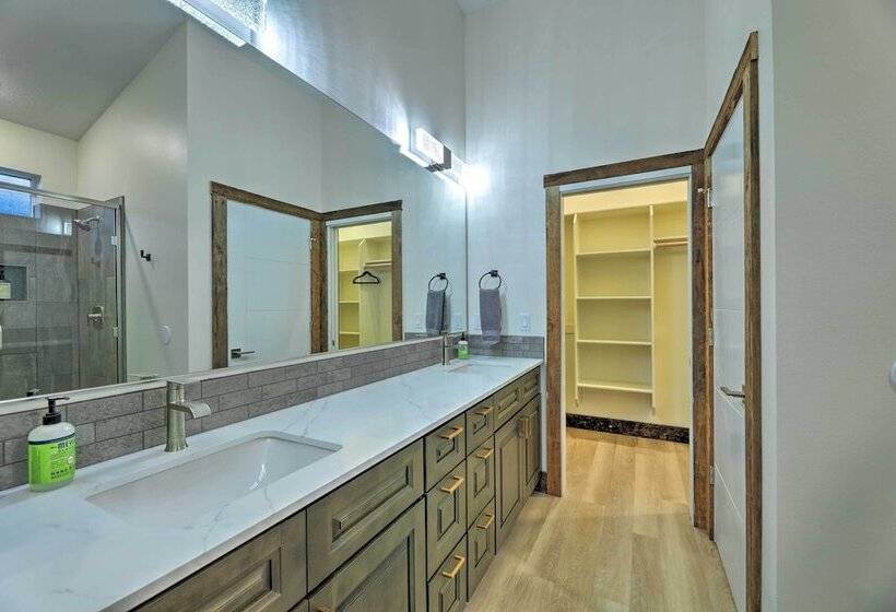 Sanderling Sea Cottages, Unit 5 W/ Ocean Views!