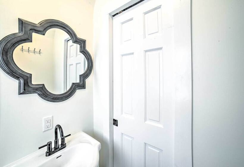 South Bend Home < 1 Mi To Notre Dame!