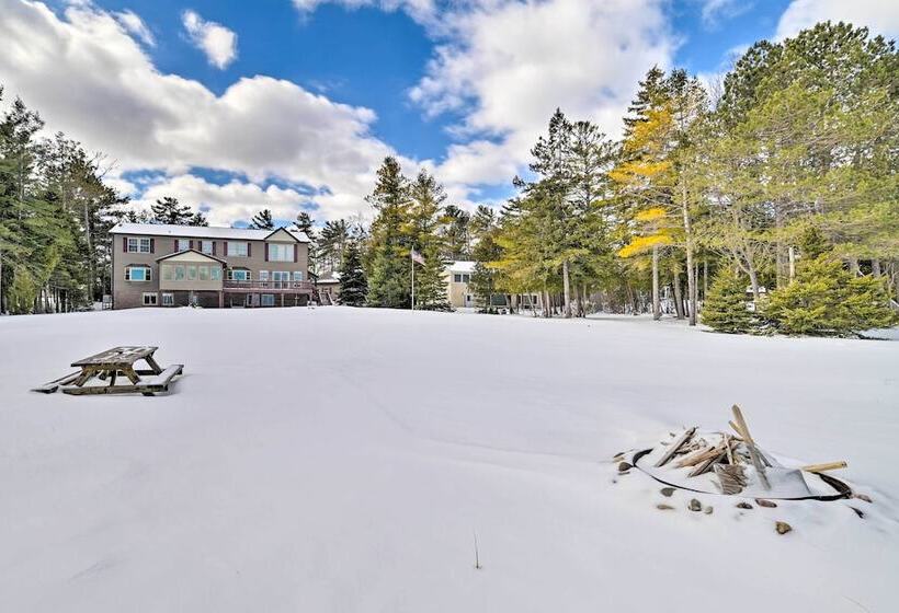 Spacious Lakefront Home W/ Sunroom & Bar!