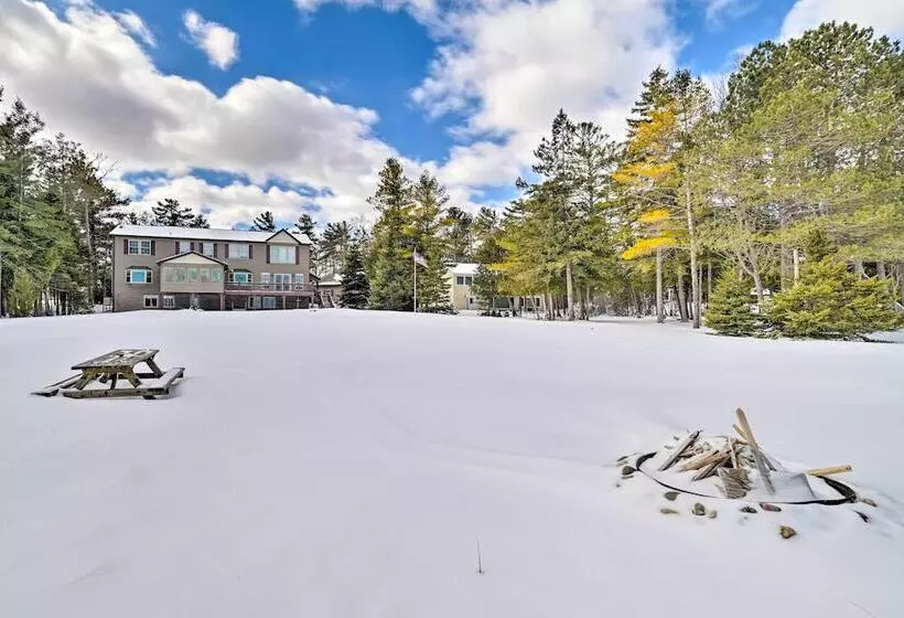 Spacious Lakefront Home W/ Sunroom & Bar!