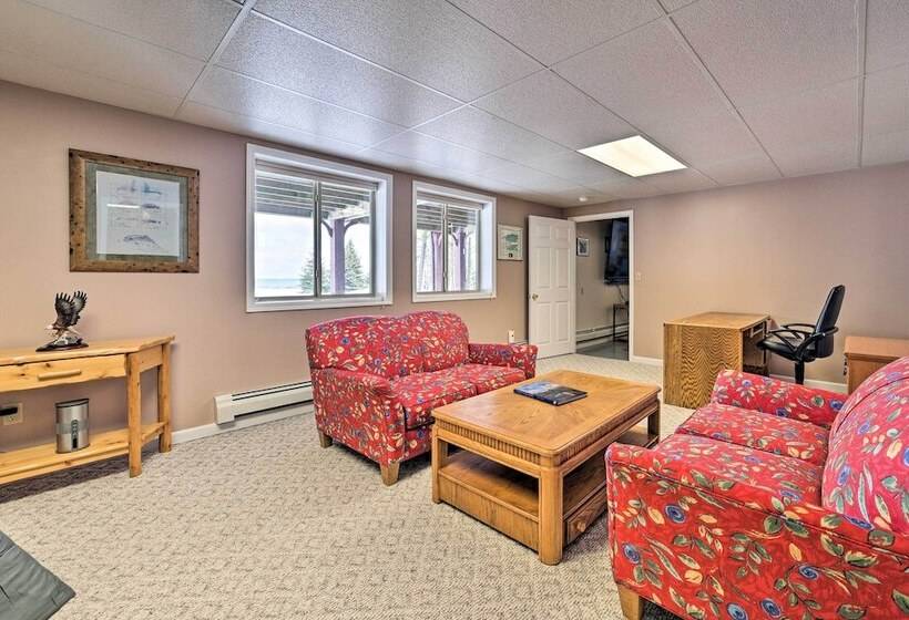 Spacious Lakefront Home W/ Sunroom & Bar!