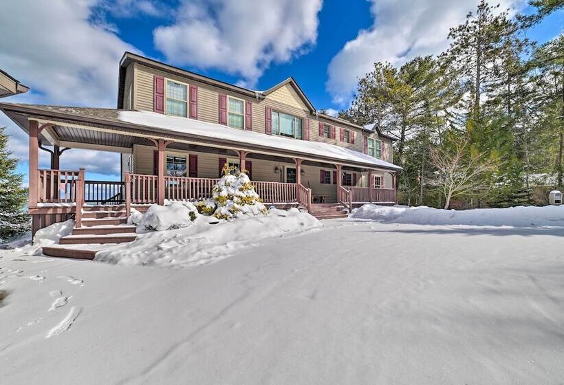 Spacious Lakefront Home W/ Sunroom & Bar!