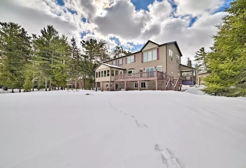 Spacious Lakefront Home W/ Sunroom & Bar!