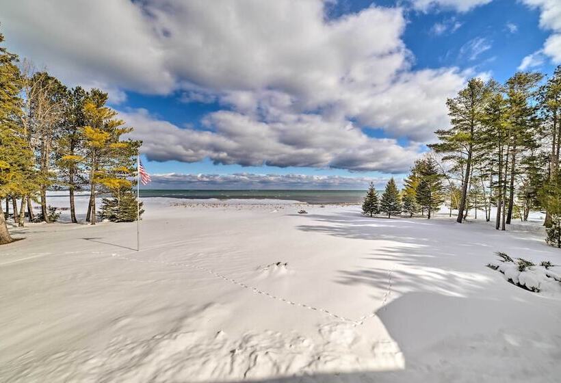 Spacious Lakefront Home W/ Sunroom & Bar!