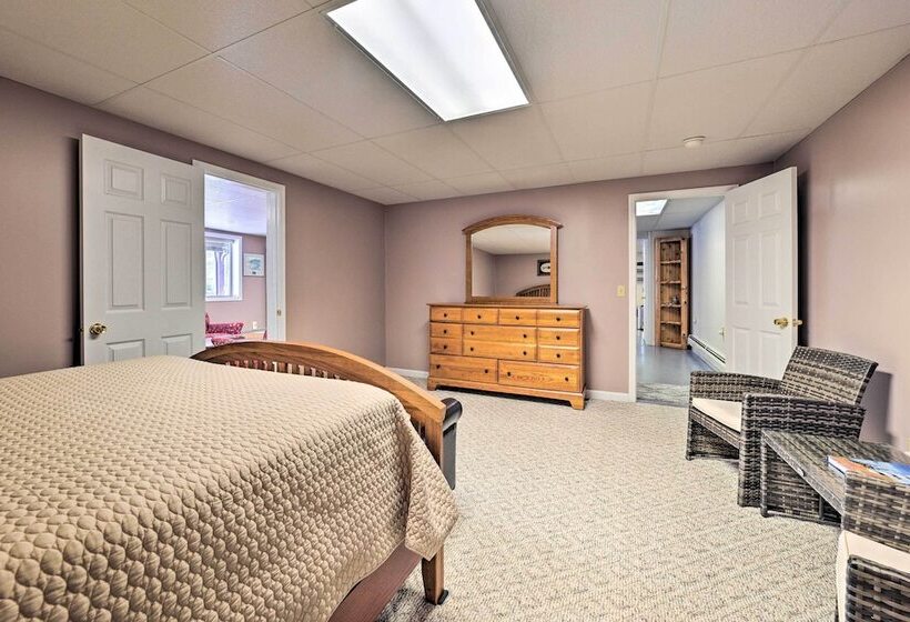 Spacious Lakefront Home W/ Sunroom & Bar!