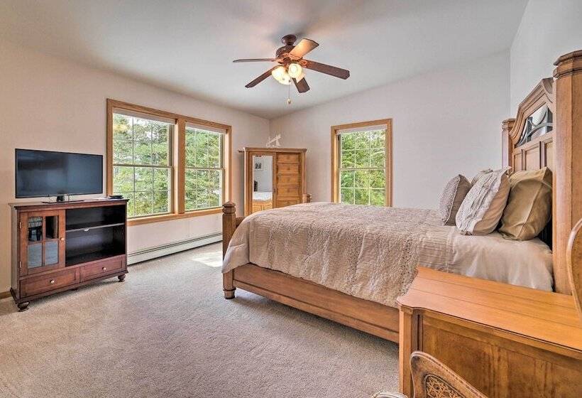 Spacious Lakefront Home W/ Sunroom & Bar!