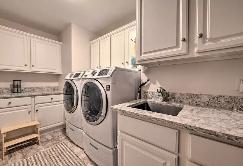 Spacious Lakefront Home W/ Sunroom & Bar!