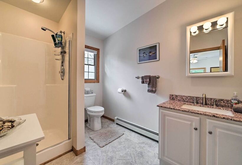 Spacious Lakefront Home W/ Sunroom & Bar!