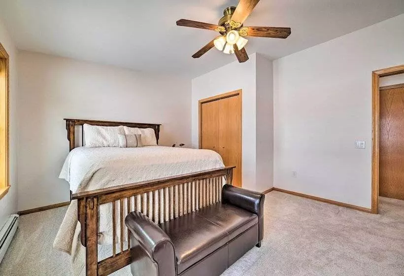 Spacious Lakefront Home W/ Sunroom & Bar!