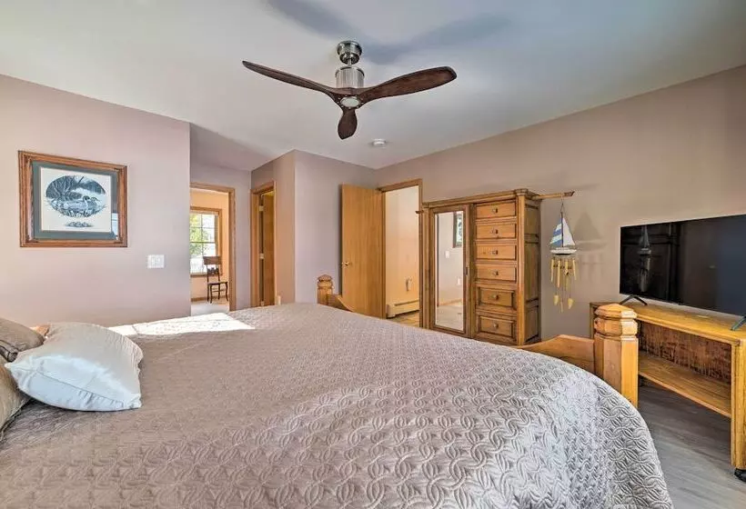 Spacious Lakefront Home W/ Sunroom & Bar!