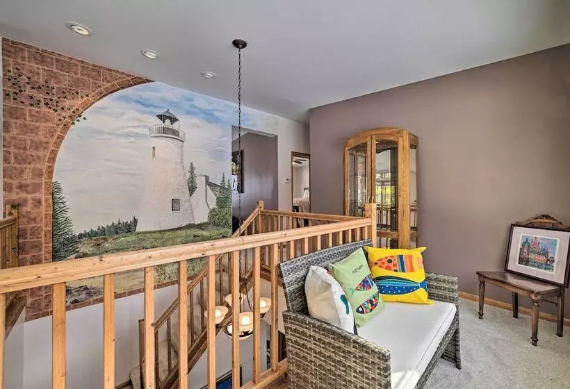 Spacious Lakefront Home W/ Sunroom & Bar!