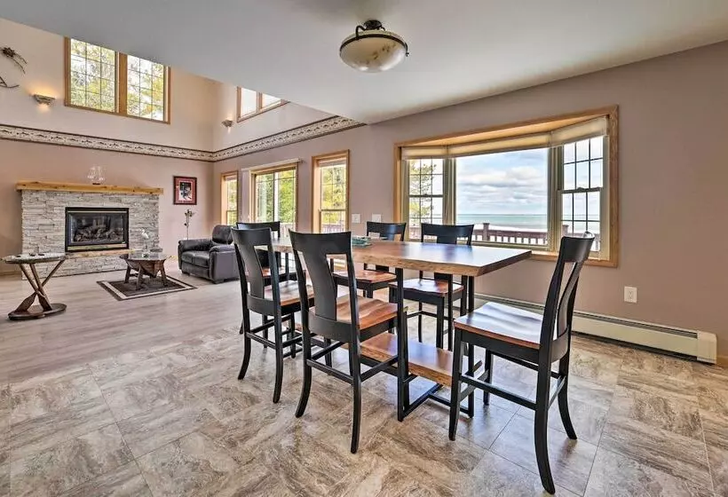 Spacious Lakefront Home W/ Sunroom & Bar!