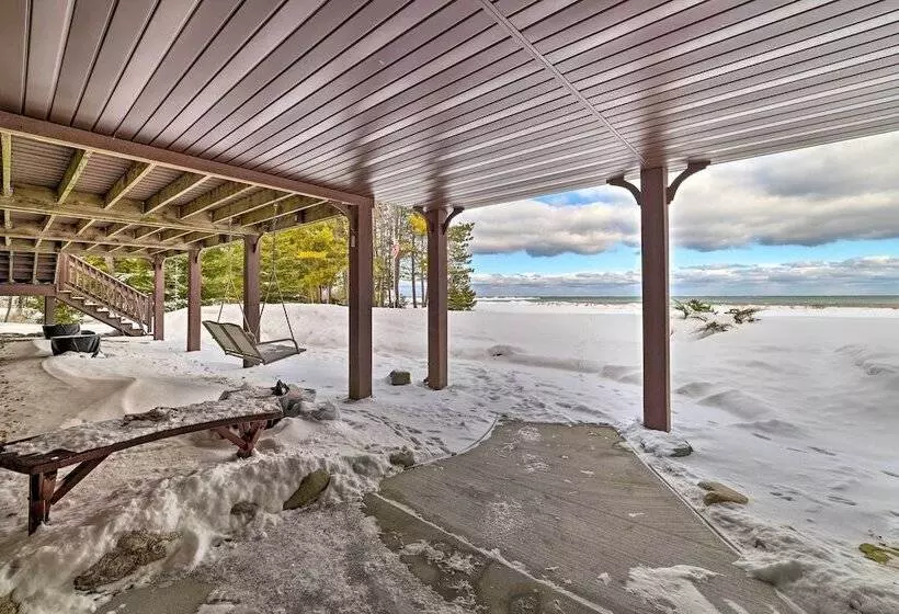 Spacious Lakefront Home W/ Sunroom & Bar!