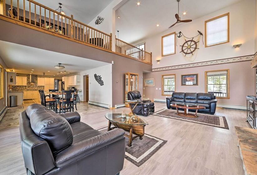 Spacious Lakefront Home W/ Sunroom & Bar!