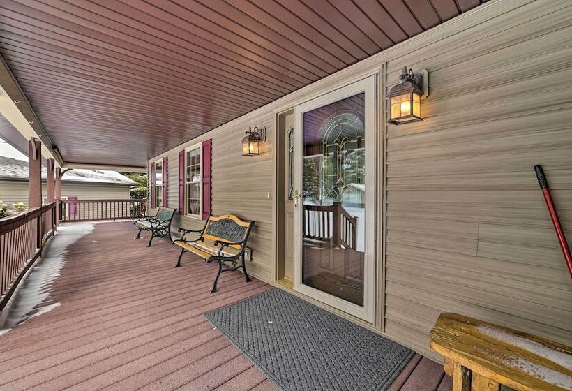 Spacious Lakefront Home W/ Sunroom & Bar!