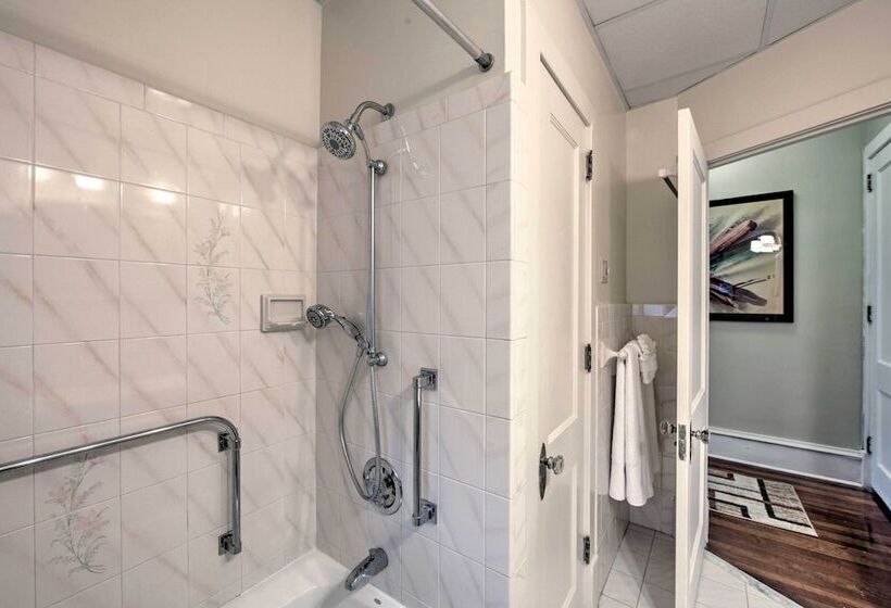 Spacious Reading Home W/ Patio   2 Miles To Pagoda