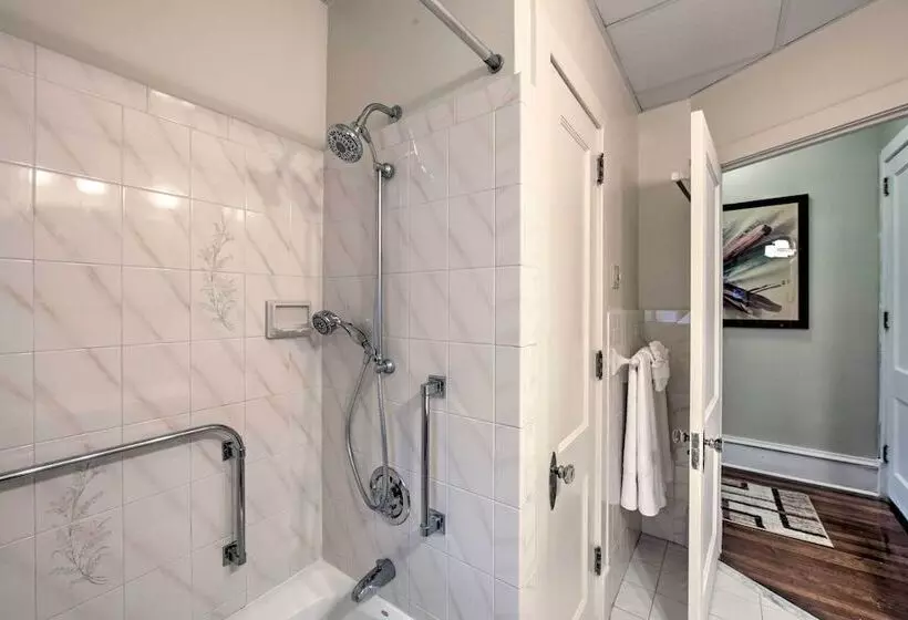 Spacious Reading Home W/ Patio   2 Miles To Pagoda