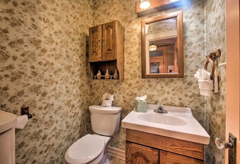 Spacious Reading Home W/ Patio   2 Miles To Pagoda