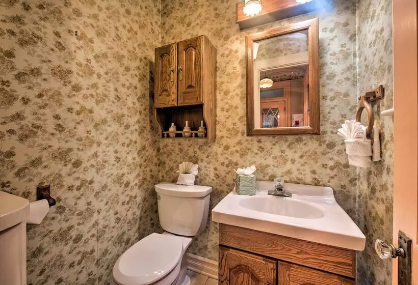 Spacious Reading Home W/ Patio   2 Miles To Pagoda