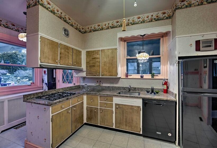 Spacious Reading Home W/ Patio   2 Miles To Pagoda