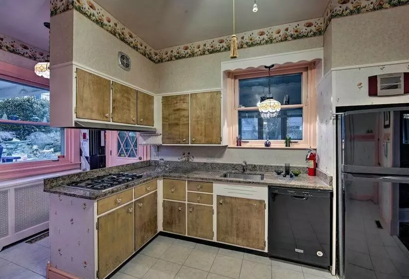 Spacious Reading Home W/ Patio   2 Miles To Pagoda