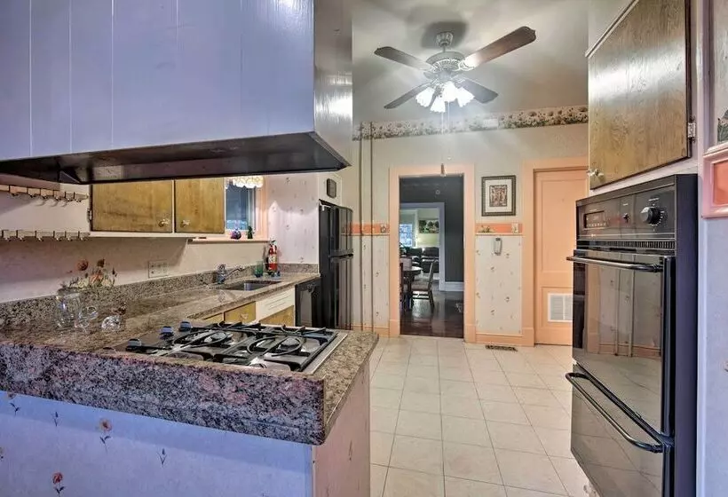 Spacious Reading Home W/ Patio   2 Miles To Pagoda