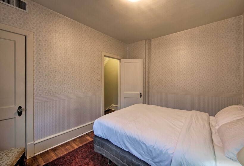 Spacious Reading Home W/ Patio   2 Miles To Pagoda