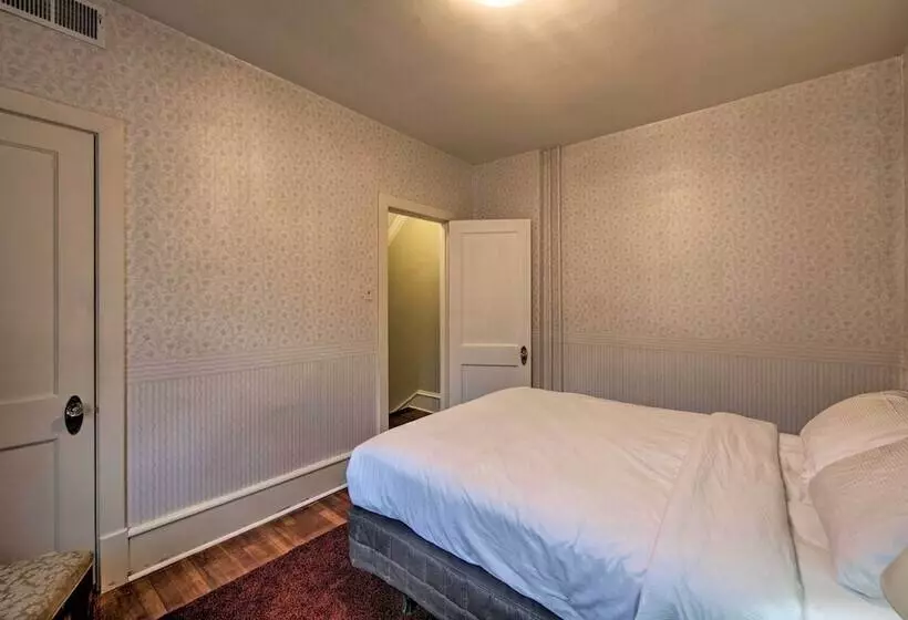 Spacious Reading Home W/ Patio   2 Miles To Pagoda