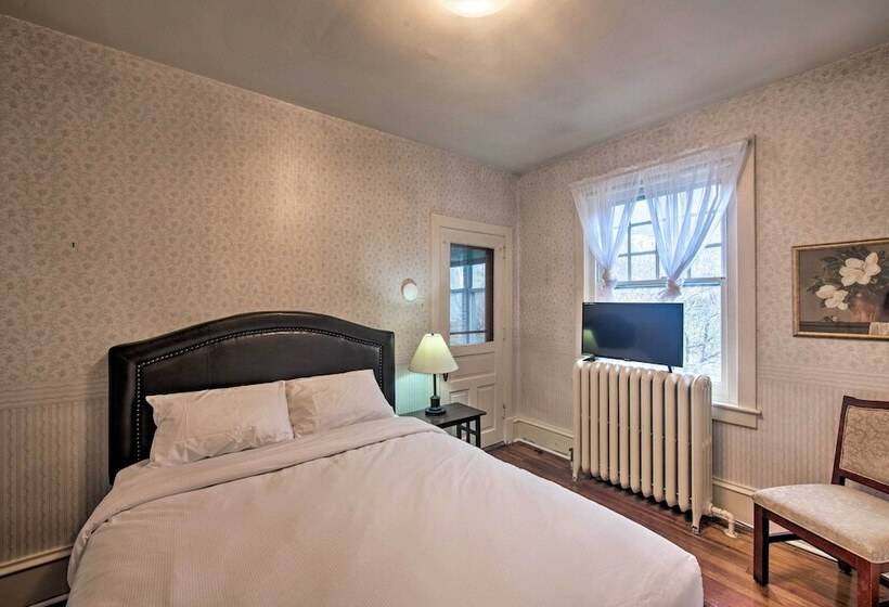 Spacious Reading Home W/ Patio   2 Miles To Pagoda