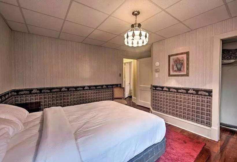 Spacious Reading Home W/ Patio   2 Miles To Pagoda