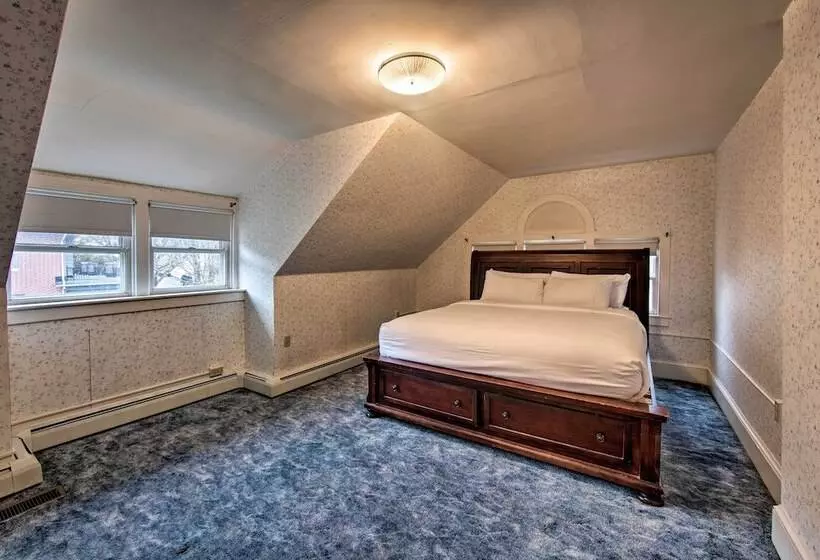 Spacious Reading Home W/ Patio   2 Miles To Pagoda