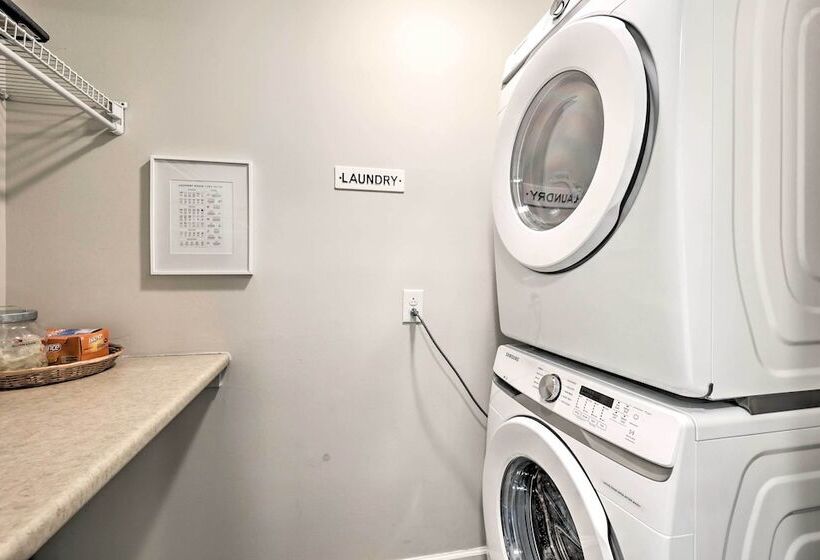 Stylish Vilas Hideaway: Hike, Ski & Explore!