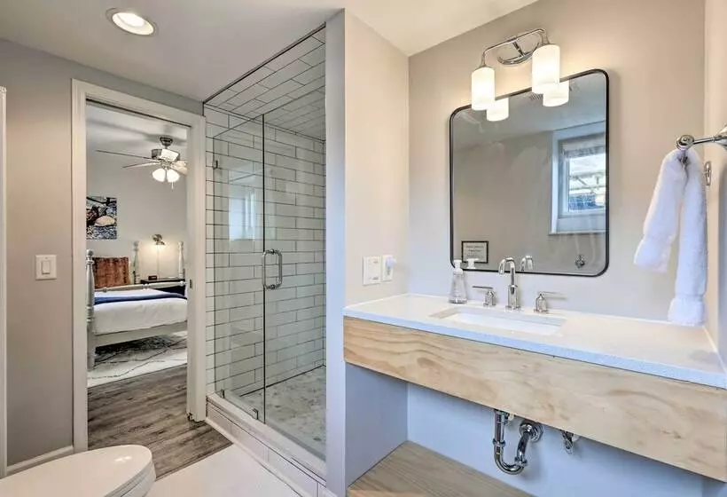 Stylish Vilas Hideaway: Hike, Ski & Explore!