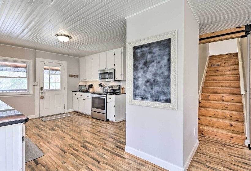 Stylish Vilas Hideaway: Hike, Ski & Explore!